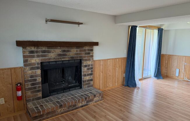 Low Maintenance Living - 2 Bedroom 2 Bathroom Townhouse in Blaine