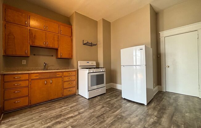 1 bed, 1 bath, 433 sqft, $899, Unit 18