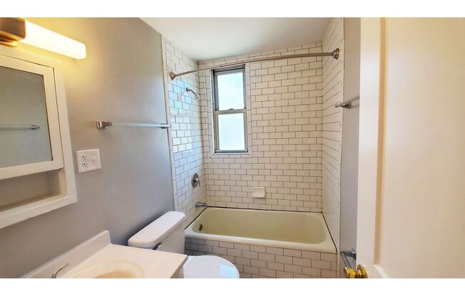 2 beds, 1 bath, 850 sqft, $1,595, Unit 404-69