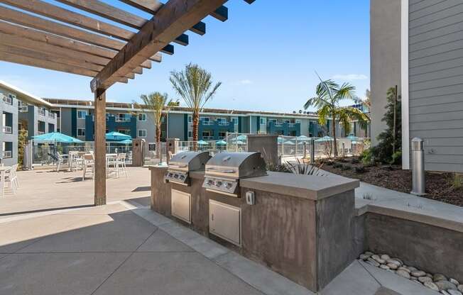 community grills at Pointe Luxe Apartment Homes, San Diego, CA