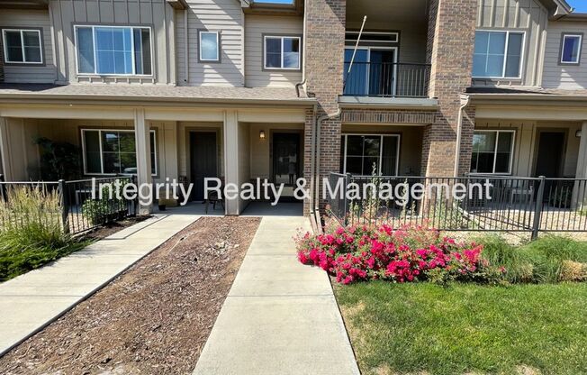 3 Bed/2.5 Bath Townhome, 1588 sq ft, 598 E Dry Creek Pl