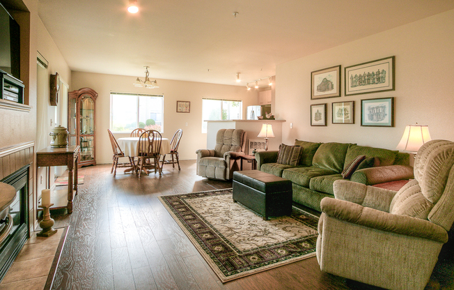 Beautiful 3 Bedroom Bordeaux Condo with 2 Garages