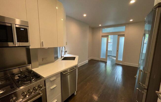 1 bed, 1.5 baths, $3,000, Unit 12