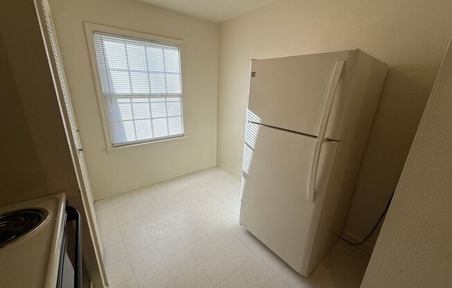 2 beds, 1 bath, 1,100 sqft, $1,325, Unit 412-3