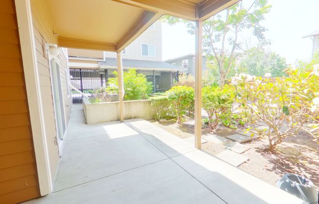 2 beds, 1 bath, $1,700, Unit 103