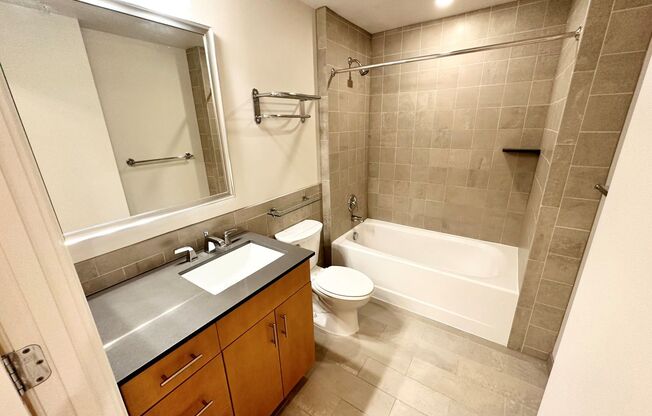 1 bed, 1 bath, $2,500, Unit 623