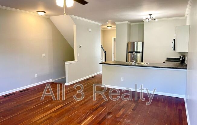 2145 HOLLYWOOD DR NW