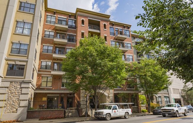 Gorgeous 5th-floor condo at Bristol on Broadway