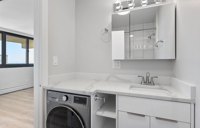 1 bed, 1.5 baths, 667 sqft, $2,400, Unit 4D