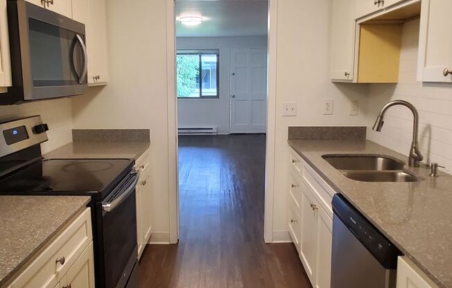 2 beds, 1 bath, 760 sqft, $1,650