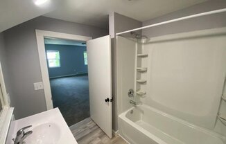 207 1/2 W ML ST