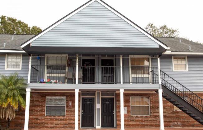 200 COUNTRY CLUB DR