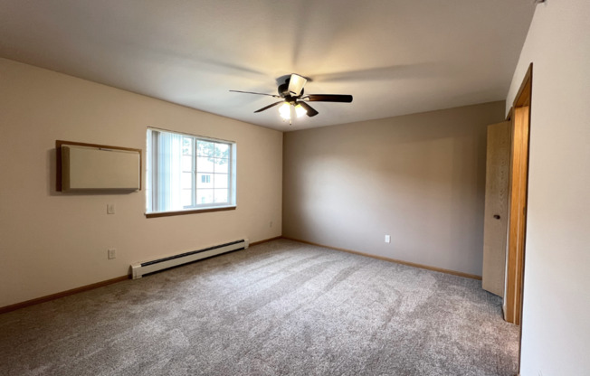 3 beds, 2 baths, 1,547 sqft, $1,690, Unit RT 7015-20