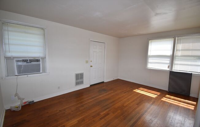 2 beds, 1 bath, $825