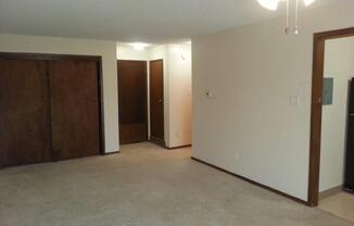 Studio, 1 bath, 350 sqft, $740, Unit 4300 Wyndsor Terrace Building 3 #24