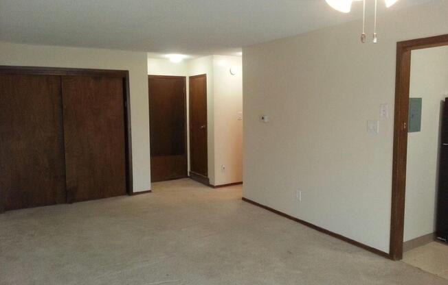 Studio, 1 bath, 350 sqft, $725, Unit 4300 Wyndsor Terrace Building 3 #24