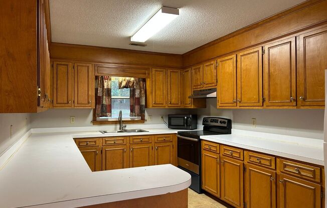 Close to Shaw AFB-3 bed/2 bath on wooded lot