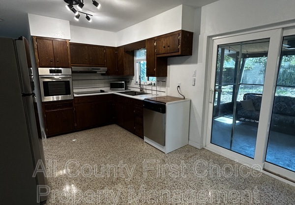 2819 53 ST N