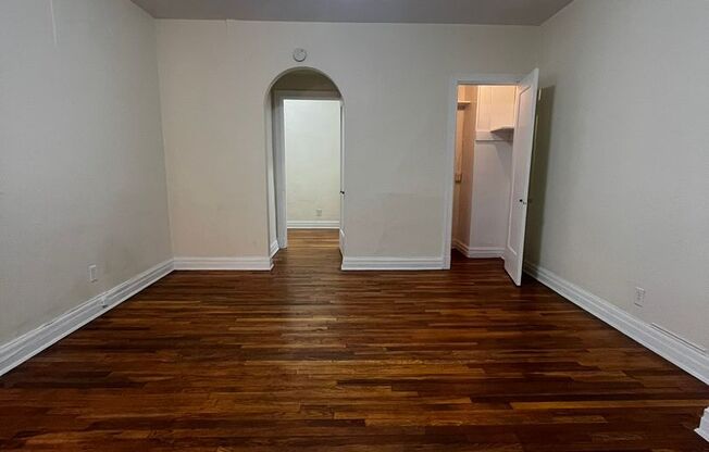 Studio, 1 bath, 294 sqft, $1,245, Unit New King Edward 2A4
