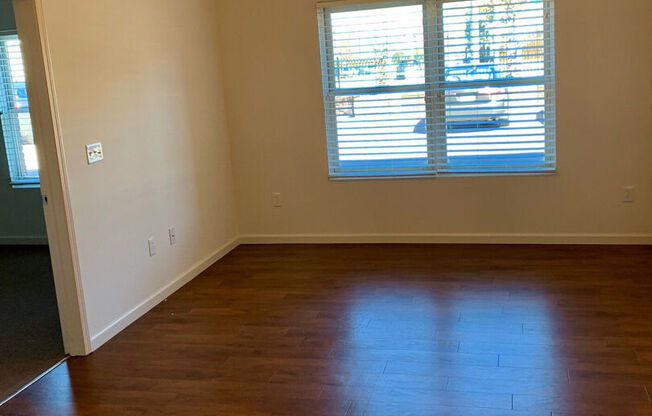 1 bed, 1 bath, 733 sqft, $1,163