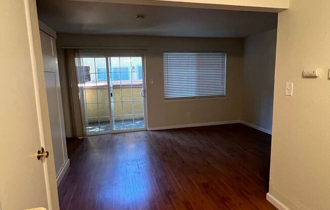 Studio, 1 bath, $1,295