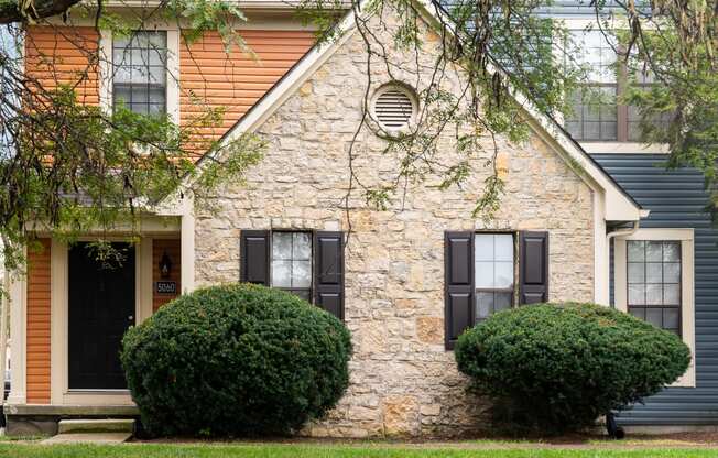 Fairway Lakes Apartments Westerville Ohio Lush Landscape. Private Fenced in Yards and Private Entrance