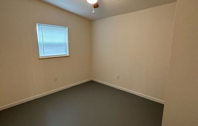 2 beds, 1 bath, $1,195, Unit Apt A