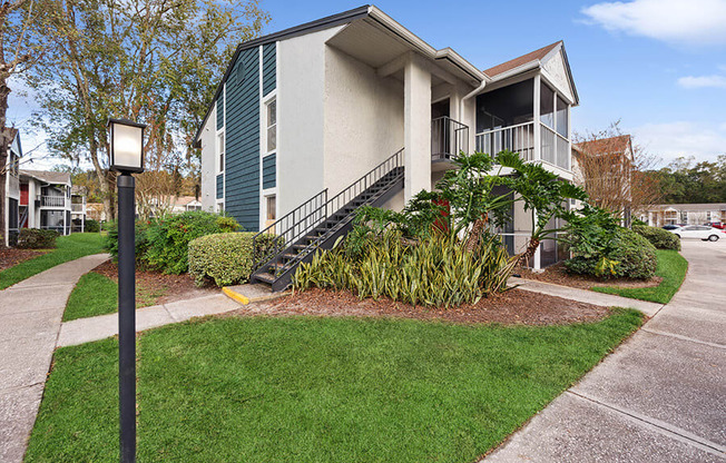 Exterior Community Building and Landscape at Vue at Baymeadows Apartments in Jacksonville, FL.