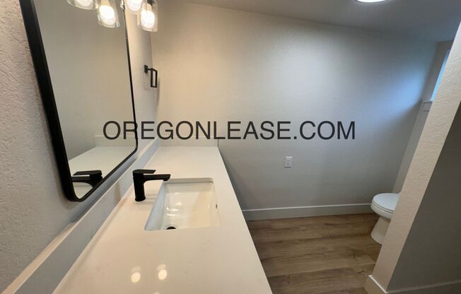 2 beds, 1 bath, 1,053 sqft, $2,195, Unit 2550 1/2 Edision