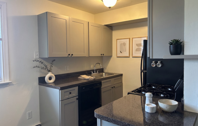 1 bed, 1 bath, 588 sqft, $1,330, Unit 00 - L-14