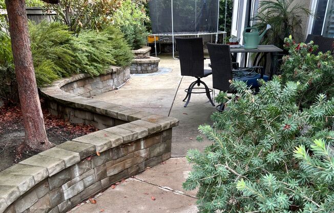 5/3 (3521 sqft)-Pool, Firepit, Dog Run, Outside BBQ, Fireplace - THIS HOUSE HAS IT ALL!