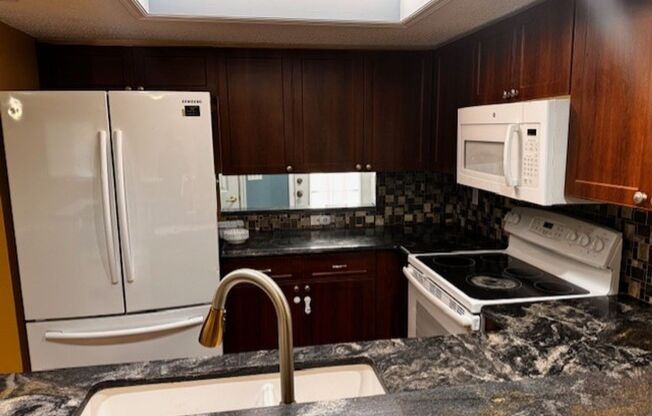 Luxury 3 bedroom 2 bathroom townhome available now!!!!