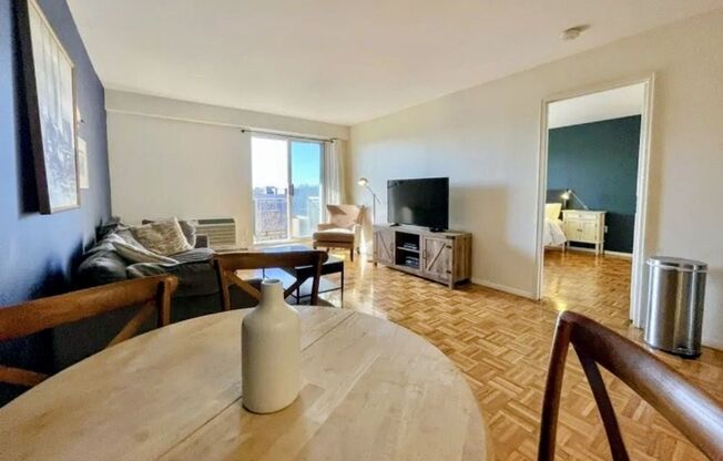 Pet-Friendly Apt in Ideal Brookline Location Near B, C, D Lines!