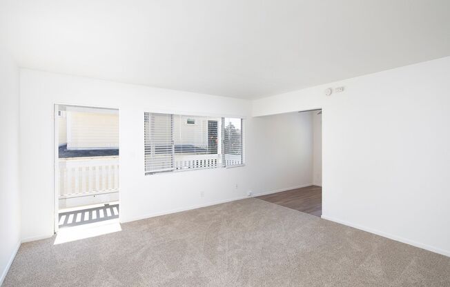 La Jolla / Village Area: One Bedroom in the Village with Onsite Laundry!