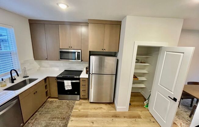 Discover Your Dream Home at 5332 Southeast Milwaukie Avenue!