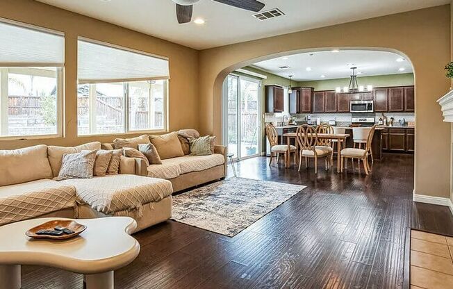 Fully Furnished 4 Bed/2.5 Bath Home In Sun City!