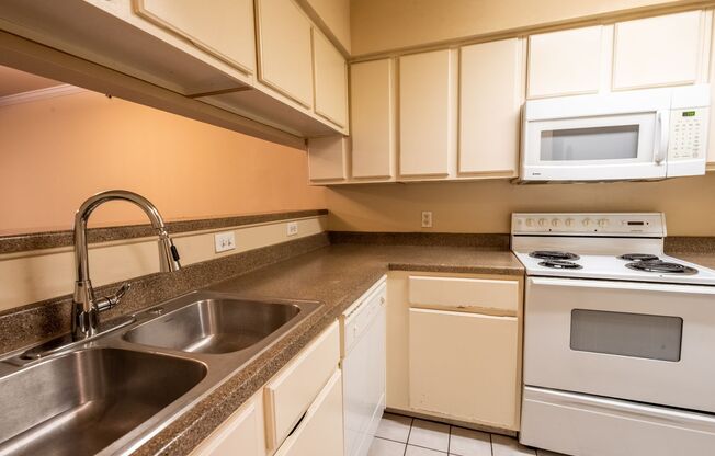 3 beds, 2 baths, $3,000, Unit # 104