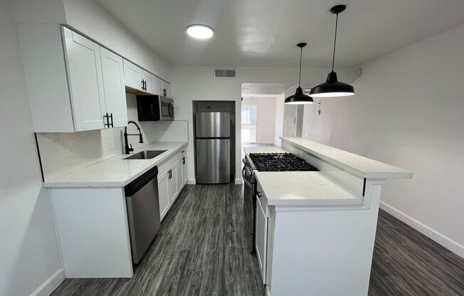 2 beds, 2 baths, 977 sqft, $1,595, Unit 18