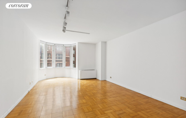 1 bed, 1 bath, 643 sqft, $4,750, Unit 9D