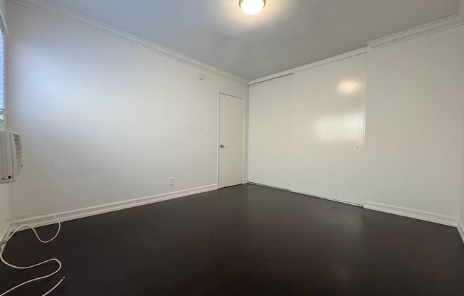 Spacious 1 Bedroom in West Hollywood!