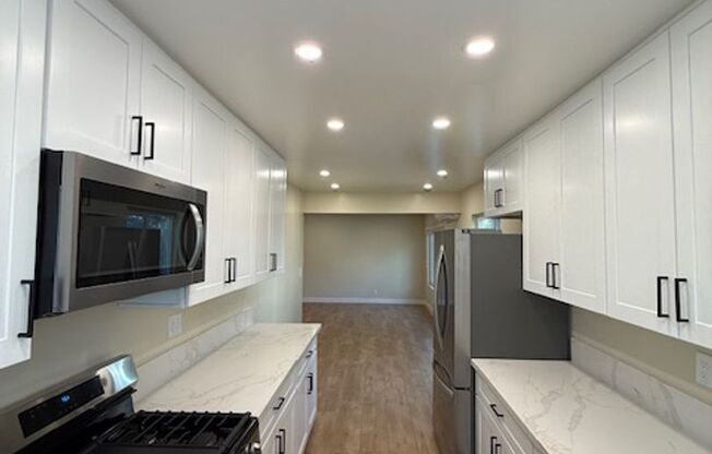 3 beds, 2 baths, 1,400 sqft, $3,295, Unit 10