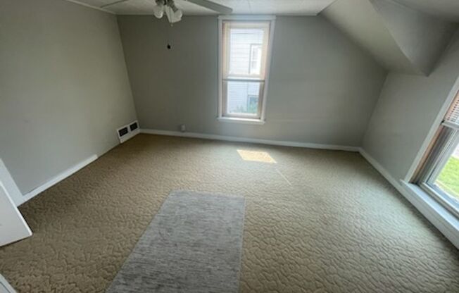 2 beds, 1 bath, $1,100