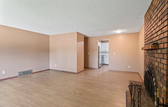 3 beds, 1 bath, $1,695, Unit 505