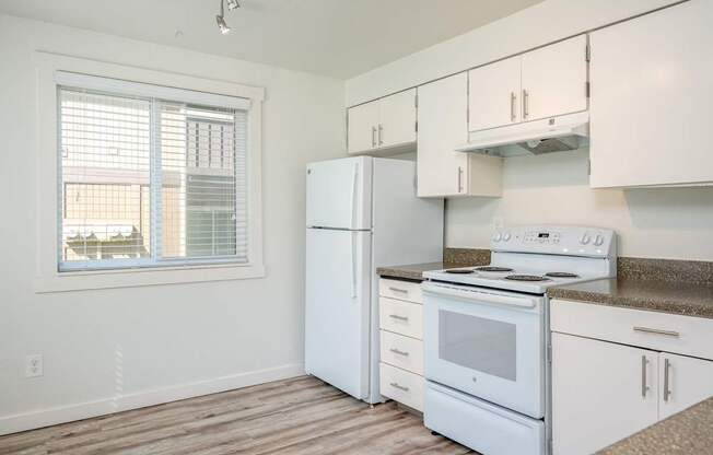 Arlo on 10th |Kitchen