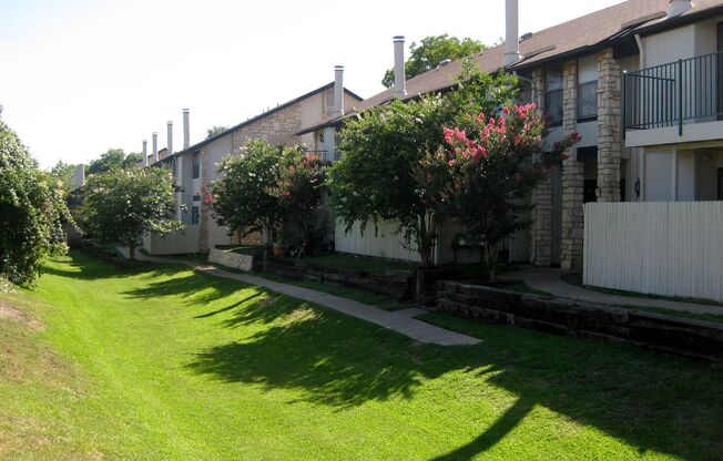 2 beds, 2.5 baths, 976 sqft, $1,425, Unit 136