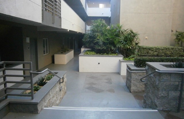 2 Bed/2 Bath Condo in Downtown San Diego