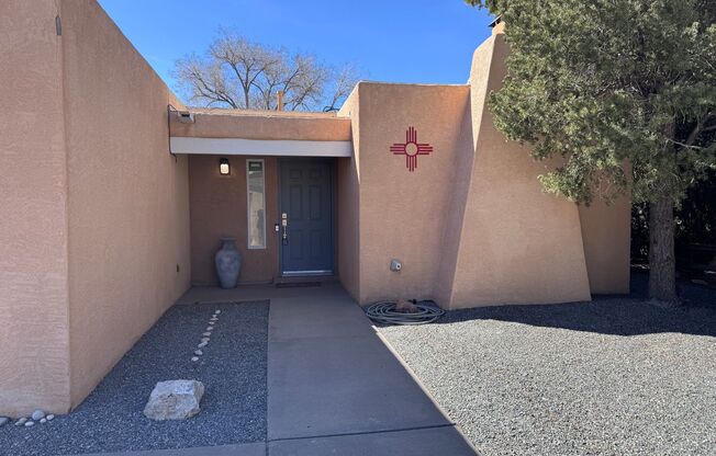 3 Bedroom, 2 Bathroom Home in Near Lomas & Tramway