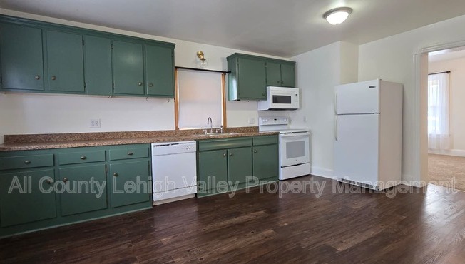 61 E GOEPP ST
