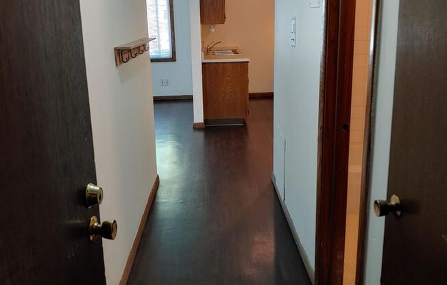 Studio, 1 bath, 425 sqft, $930, Unit 205