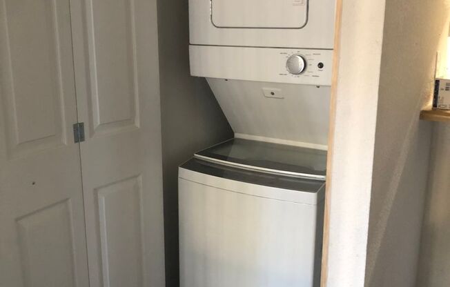 1 bed, 1 bath, 680 sqft, $1,095, Unit 220